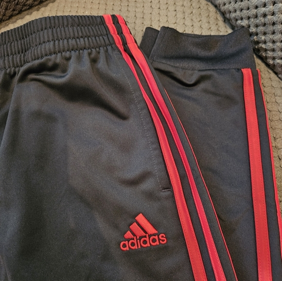 Adidas Boys Black & Red 10/12 Joggers - Picture 1 of 6